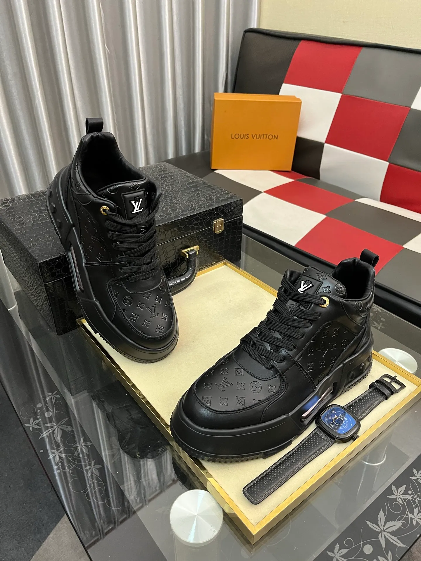 Ex-factory price: 438⌚️⌚️[LOUIS VUITTON] Same style as Louis Vuitton* official website 🚹Men's high-top casual shoes❤️Same style as popular celebrities and big names ~ Best-selling at home and abroad Lv focuses on the checkerboard series...Imported first-layer cowhide with special fabrics➕Full sheepskin lining➕Brand-specific hollow outsole, code number: 38-44